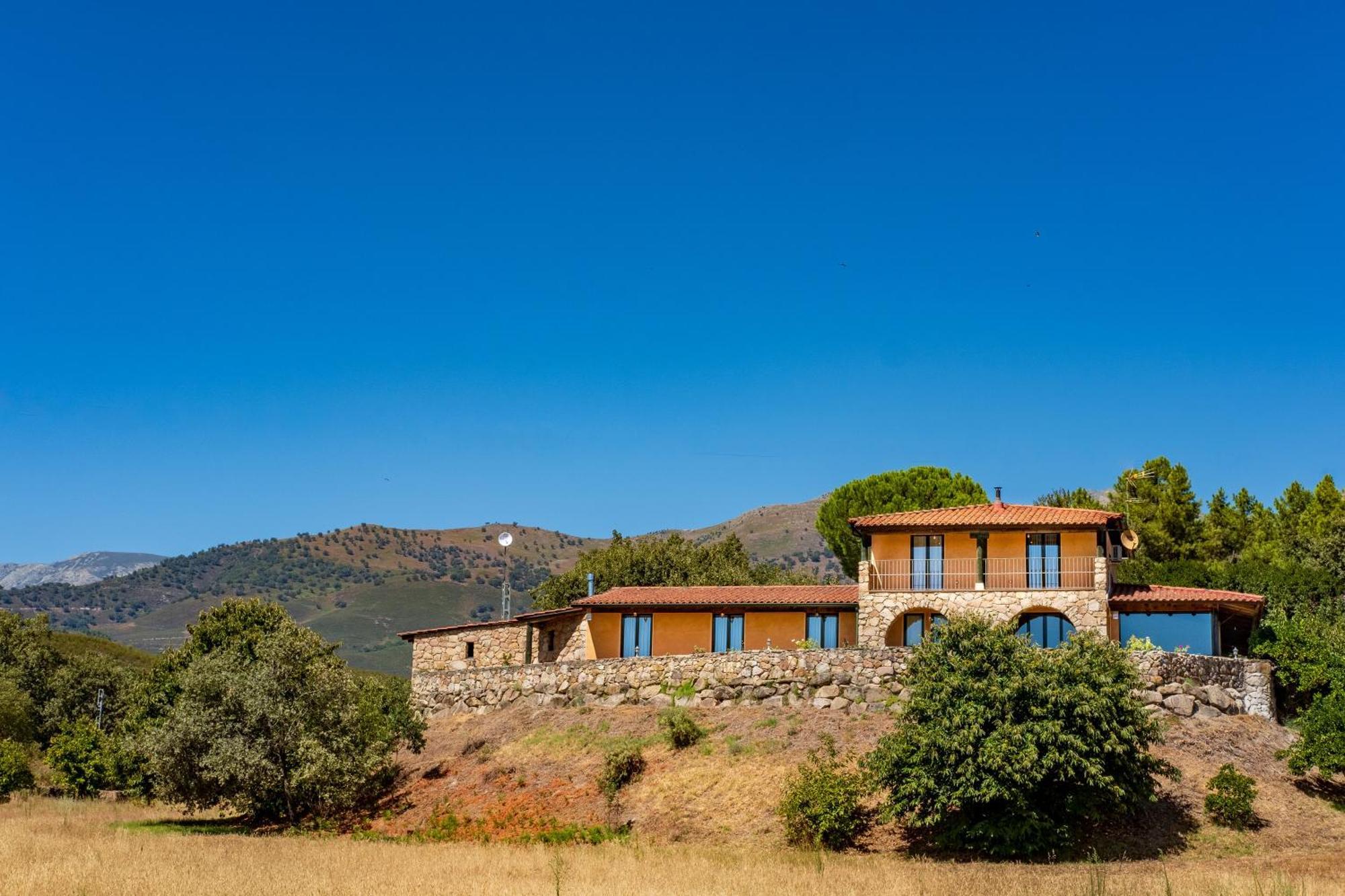 Penzion Amaltea Candeleda Exteriér fotografie